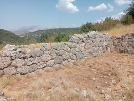 muro sito archeologico di elea