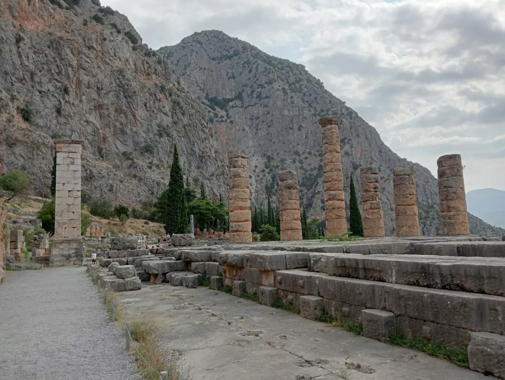 Il santuario di Apollo a Delfi